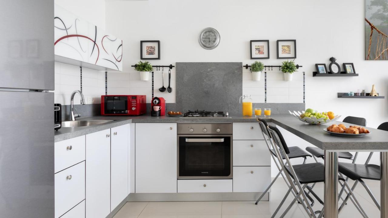 Stylish 1Br Flat For 4 Ppl In Allenby By Holyguest Tel Aviv Eksteriør bilde