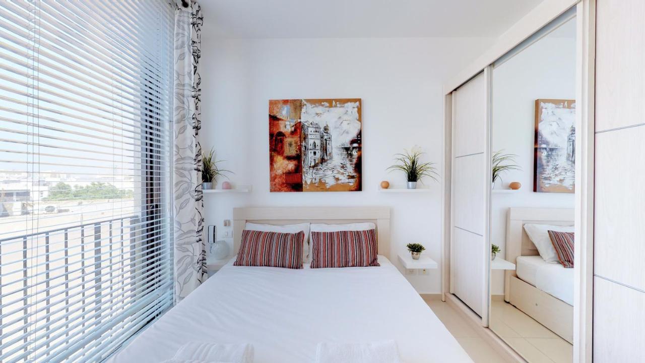 Stylish 1Br Flat For 4 Ppl In Allenby By Holyguest Tel Aviv Eksteriør bilde